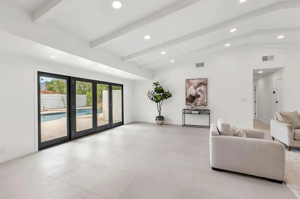 1913 E Amado Road Palm Springs, CA 92262