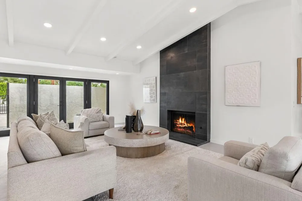 1913 E Amado Road Palm Springs, CA 92262