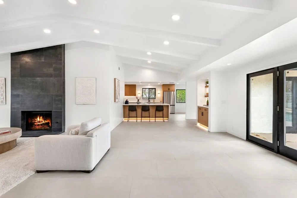 1913 E Amado Road Palm Springs, CA 92262