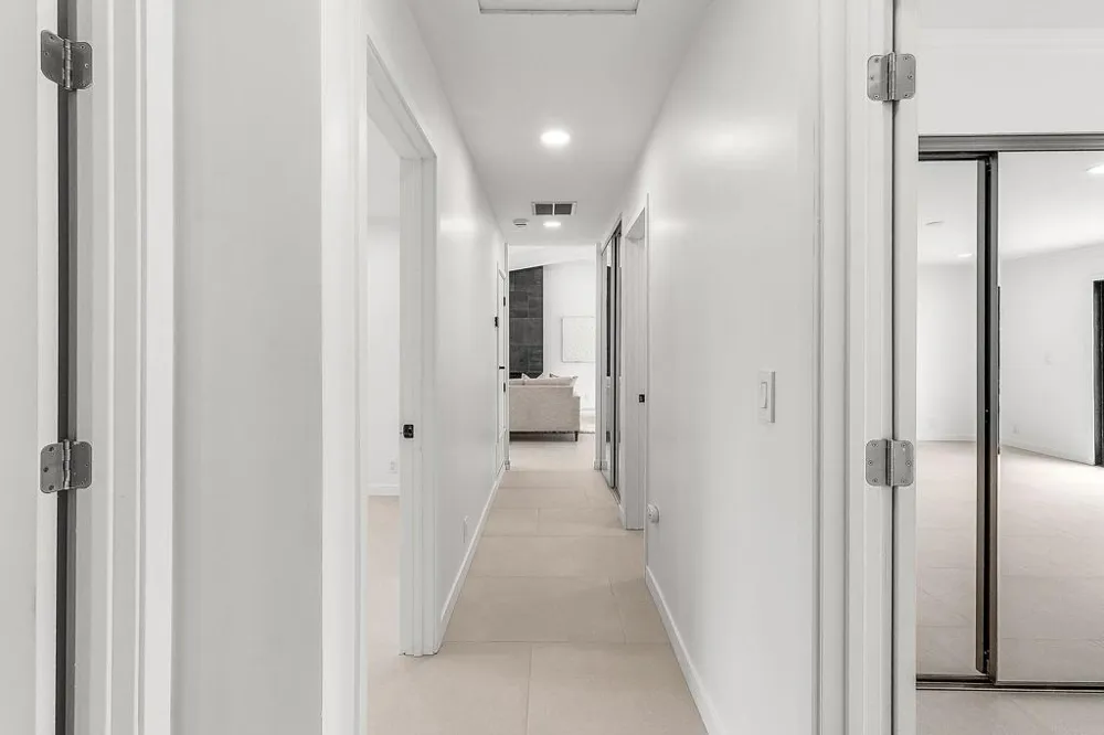 1913 E Amado Road Palm Springs, CA 92262