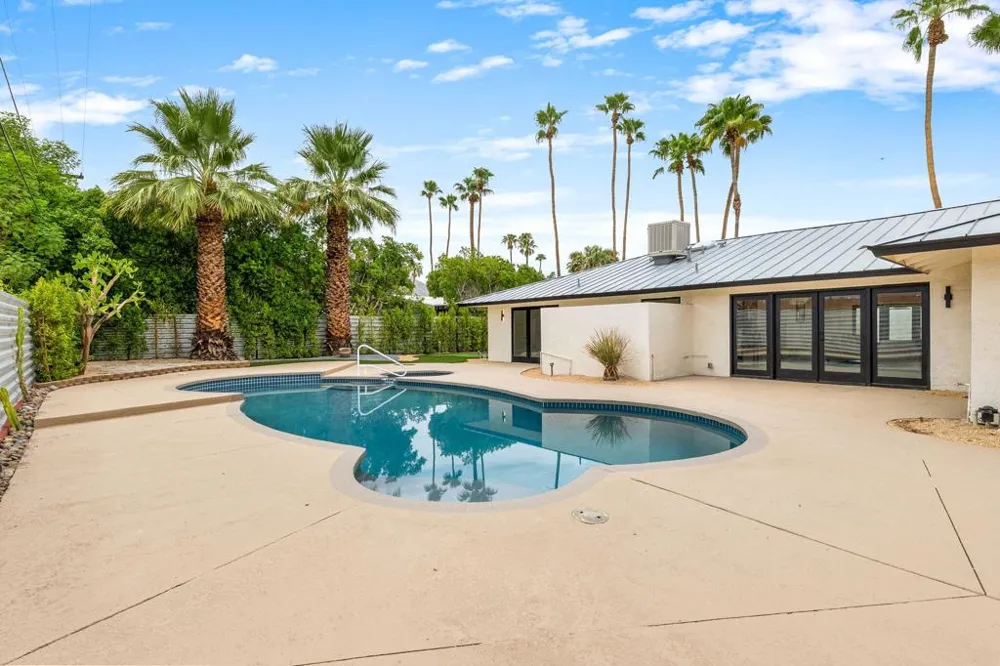 1913 E Amado Road Palm Springs, CA 92262