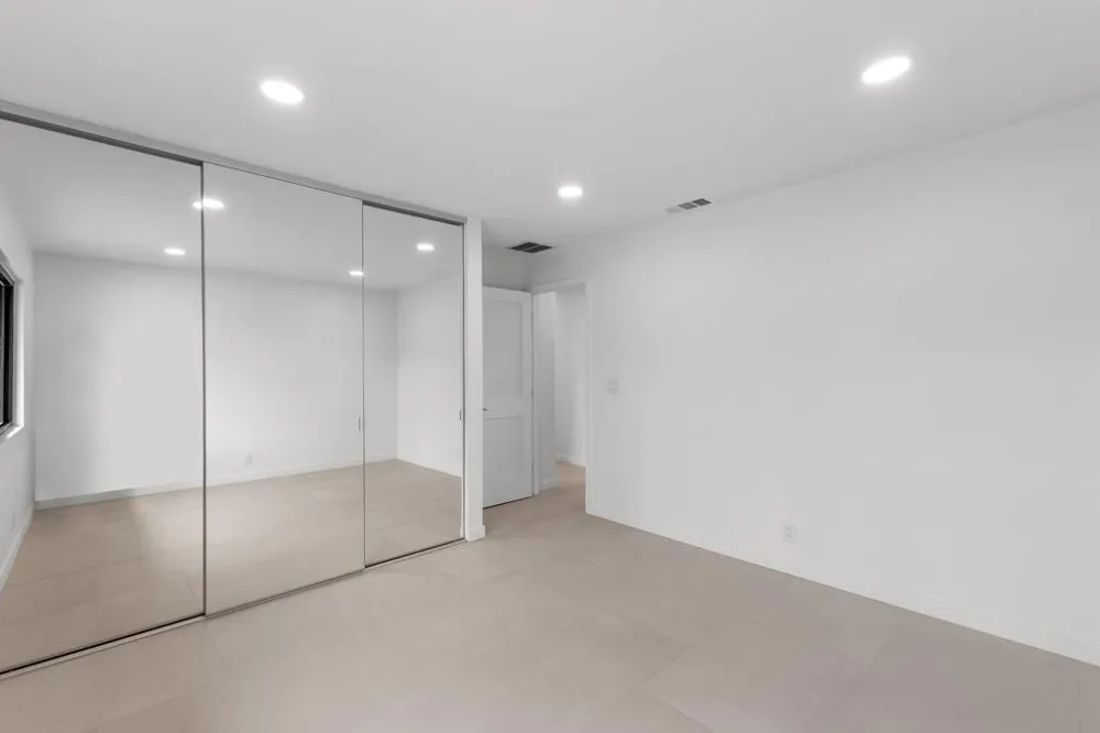 1913 E Amado Road Palm Springs, CA 92262