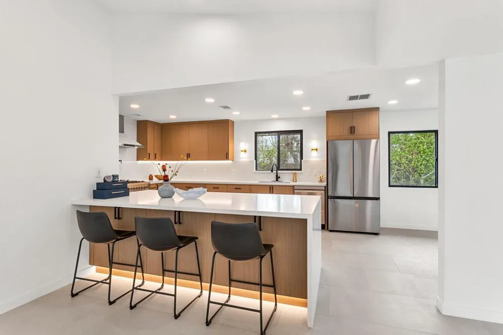 1913 E Amado Road Palm Springs, CA 92262