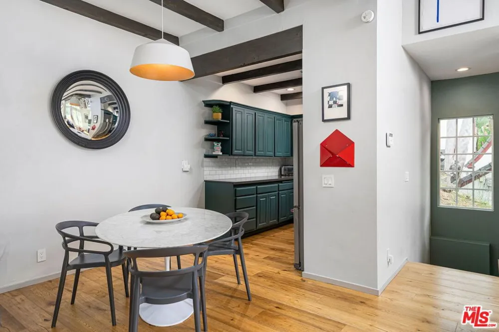 9809 Easton Drive Beverly Hills, CA 90210