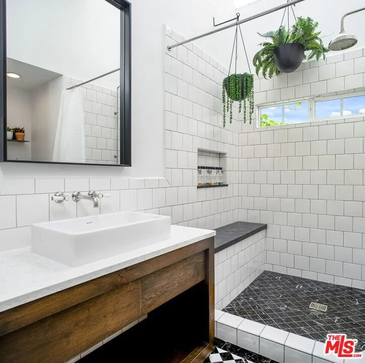 9809 Easton Drive Beverly Hills, CA 90210