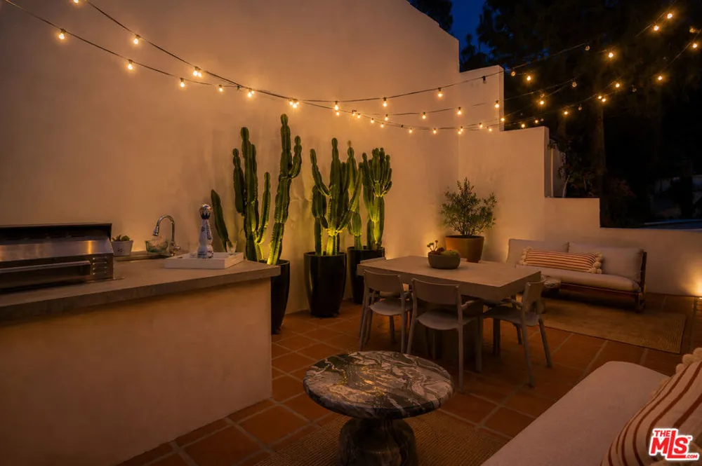 9809 Easton Drive Beverly Hills, CA 90210