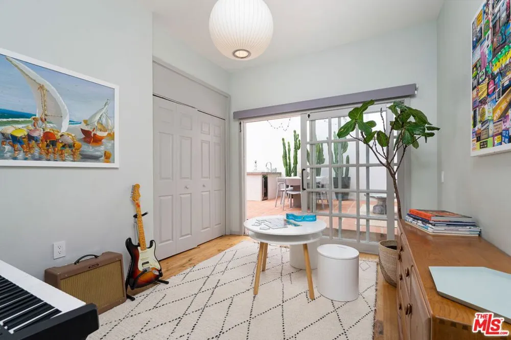 9809 Easton Drive Beverly Hills, CA 90210