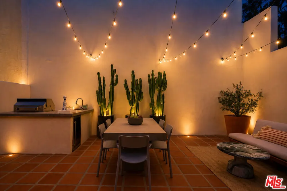 9809 Easton Drive Beverly Hills, CA 90210