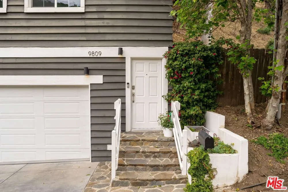 9809 Easton Drive Beverly Hills, CA 90210