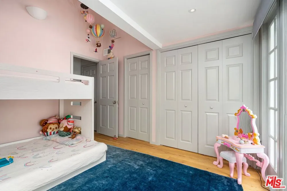 9809 Easton Drive Beverly Hills, CA 90210