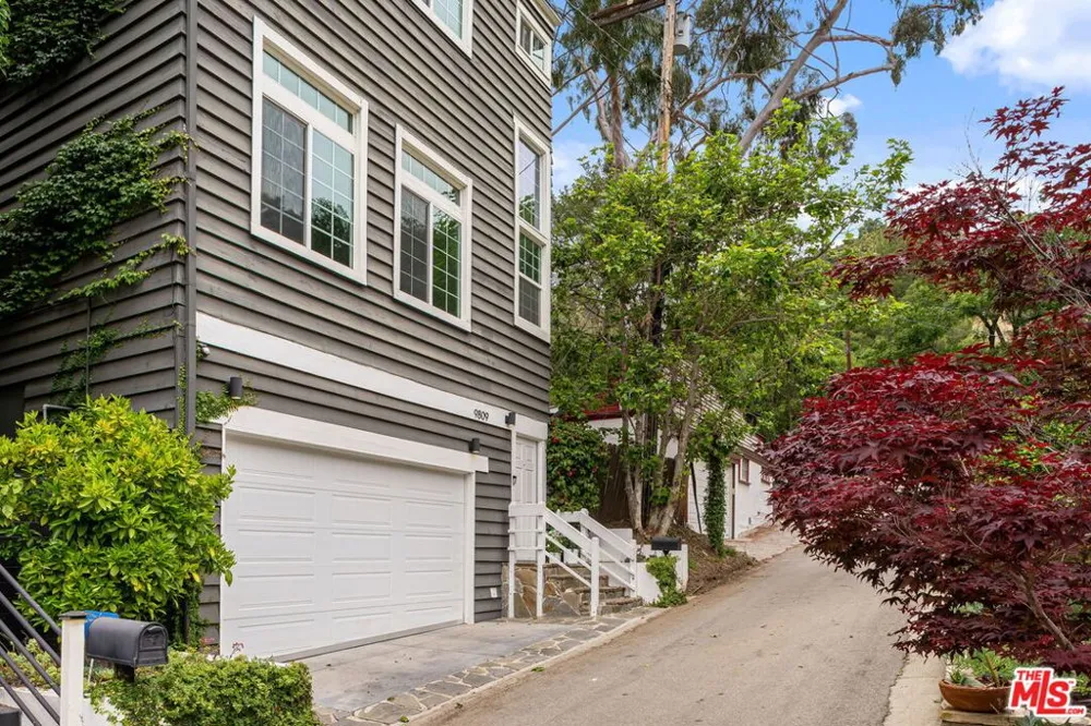 9809 Easton Drive Beverly Hills, CA 90210