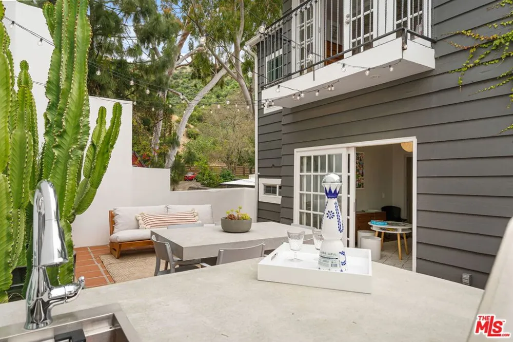 9809 Easton Drive Beverly Hills, CA 90210