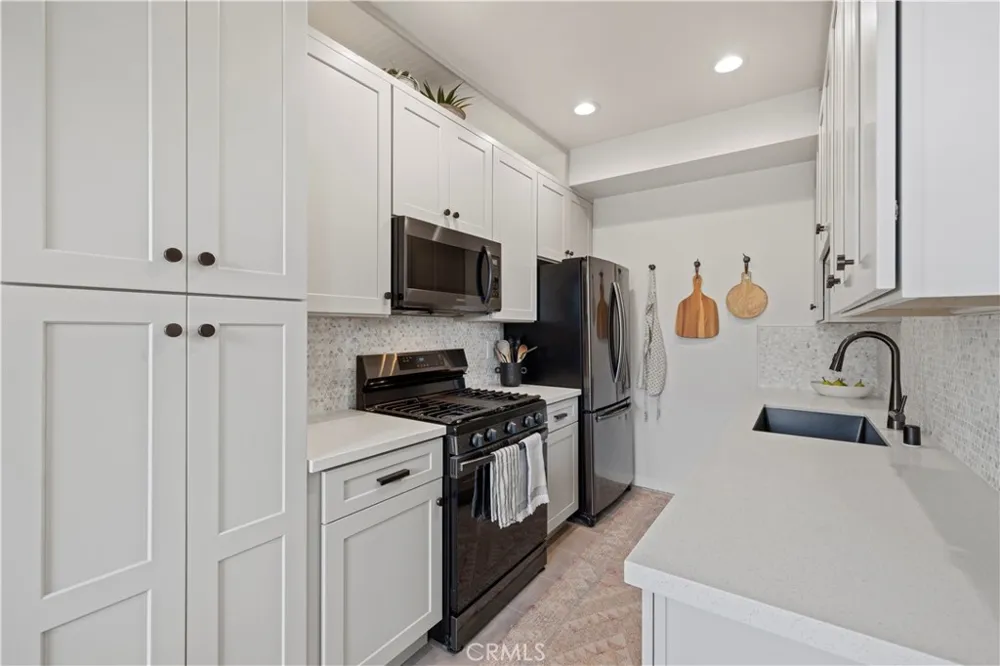14539 Benefit #205 Sherman Oaks, CA 91403