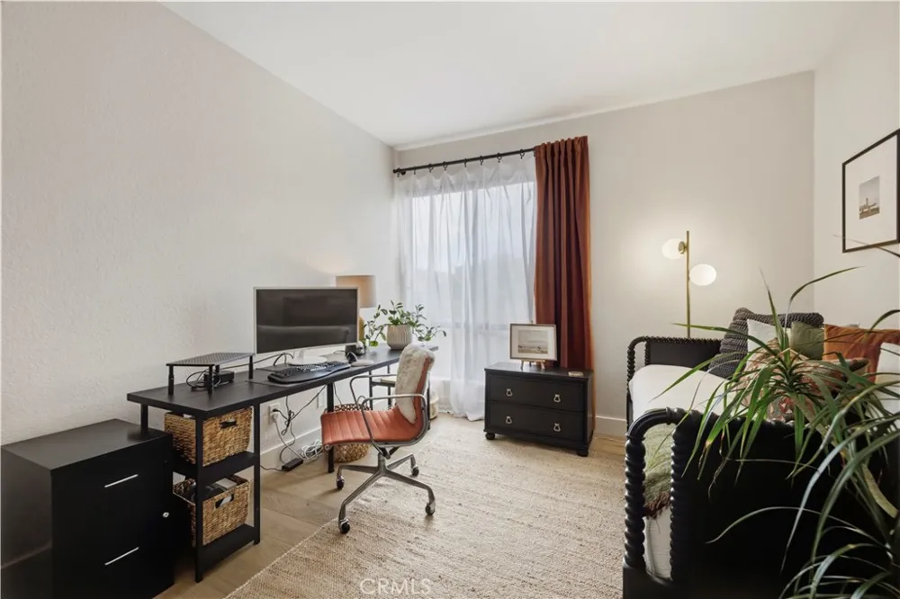 14539 Benefit #205 Sherman Oaks, CA 91403