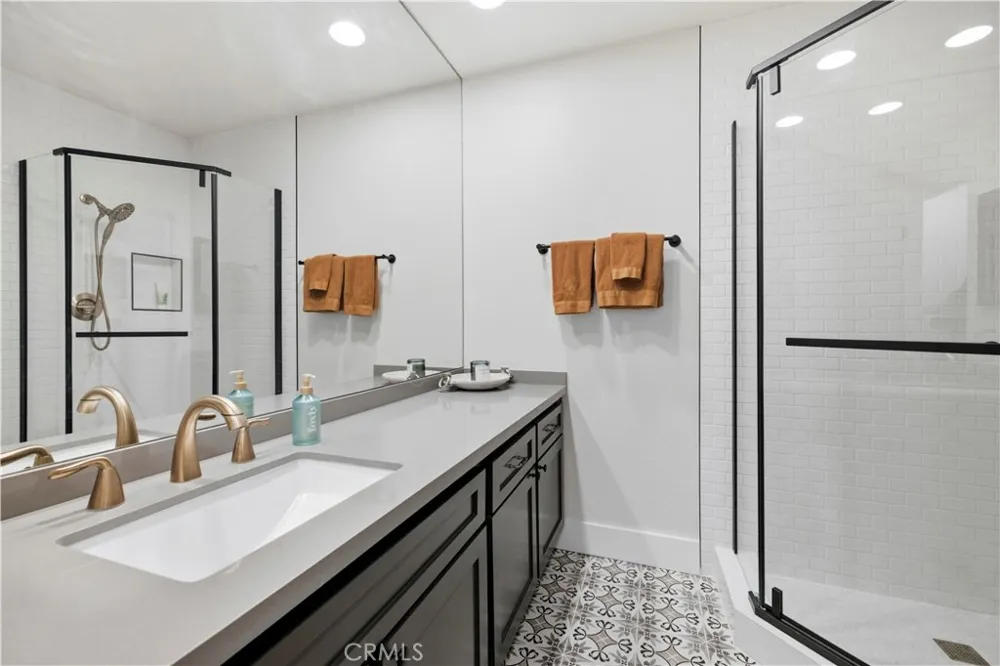 14539 Benefit #205 Sherman Oaks, CA 91403