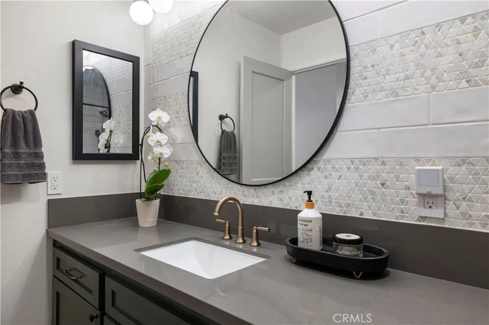 14539 Benefit #205 Sherman Oaks, CA 91403