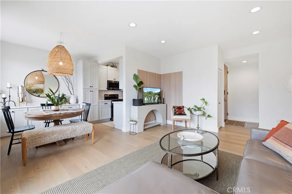 14539 Benefit #205 Sherman Oaks, CA 91403