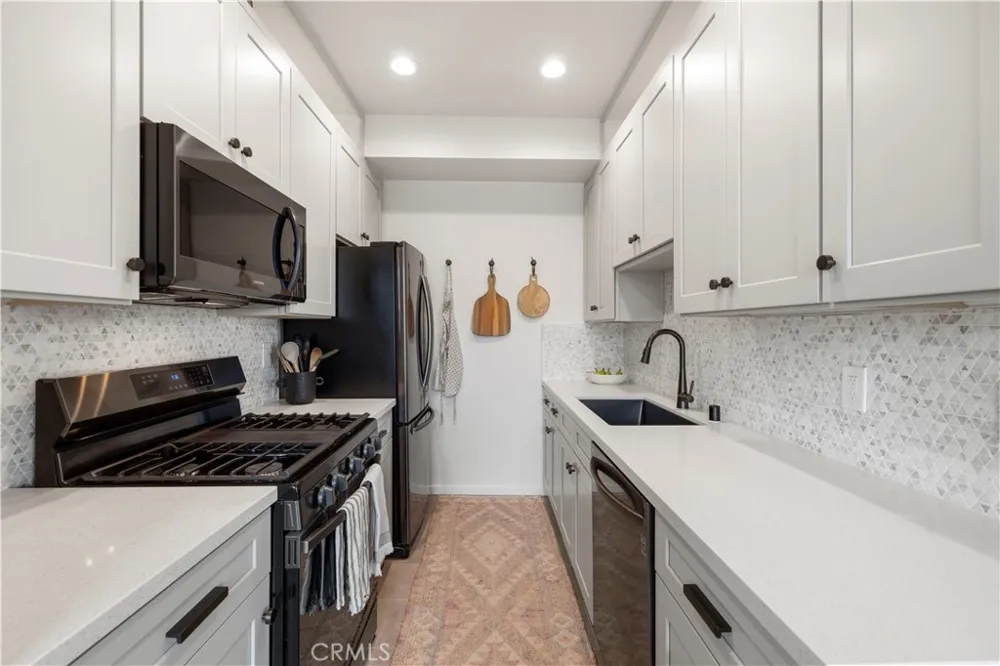 14539 Benefit #205 Sherman Oaks, CA 91403