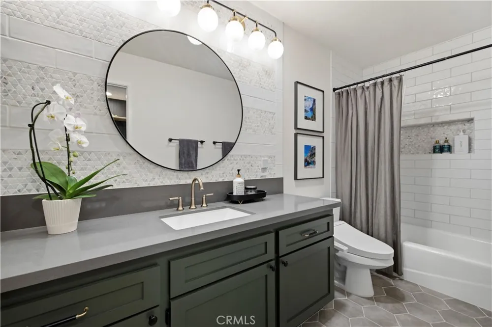14539 Benefit #205 Sherman Oaks, CA 91403