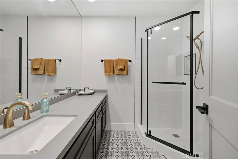 14539 Benefit #205 Sherman Oaks, CA 91403
