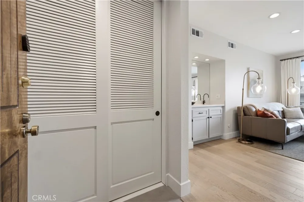 14539 Benefit #205 Sherman Oaks, CA 91403