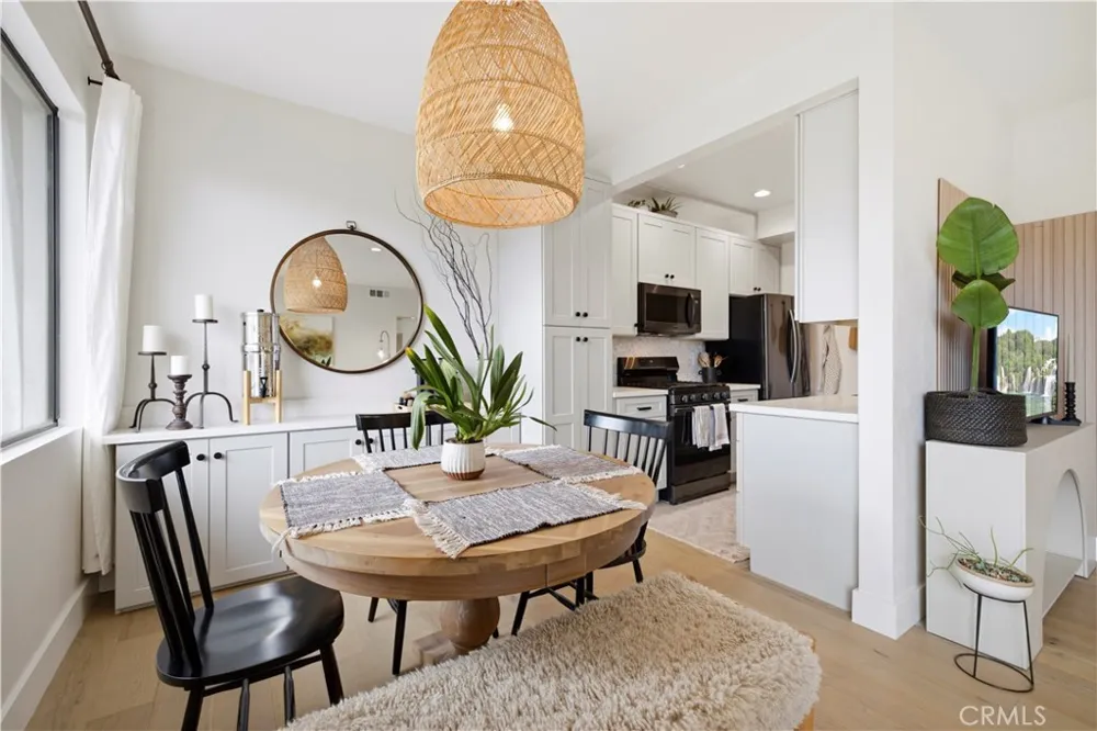14539 Benefit #205 Sherman Oaks, CA 91403
