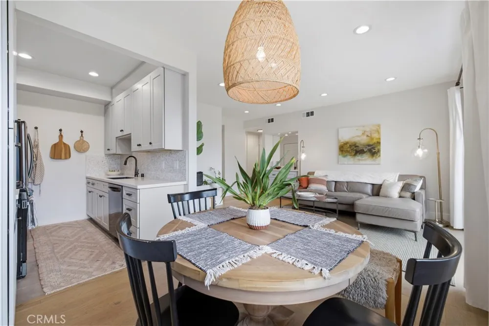 14539 Benefit #205 Sherman Oaks, CA 91403