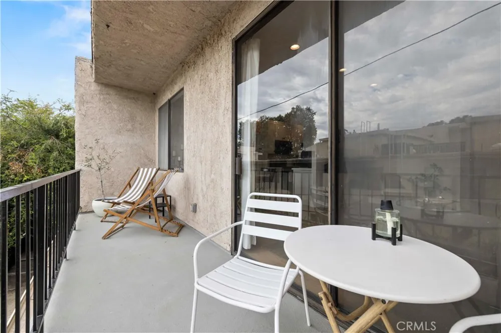 14539 Benefit #205 Sherman Oaks, CA 91403
