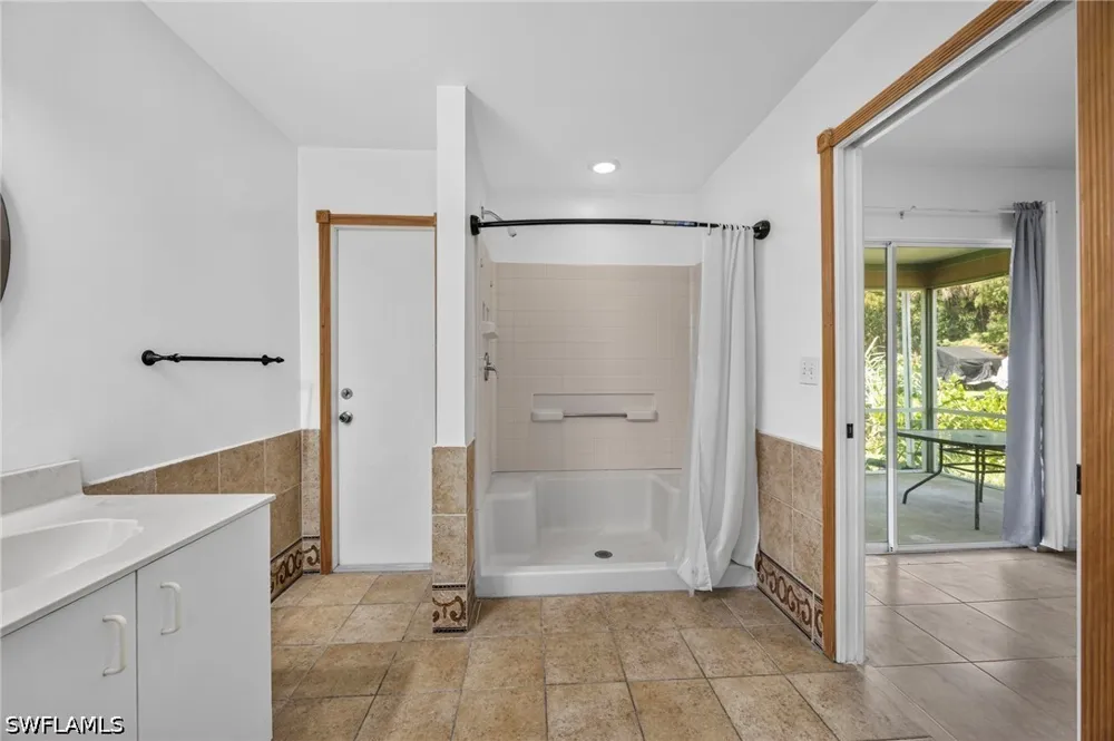 6th Street NW Naples, FL 34120