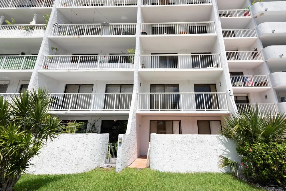 1650 NE 115th St #108 Miami, FL 33181