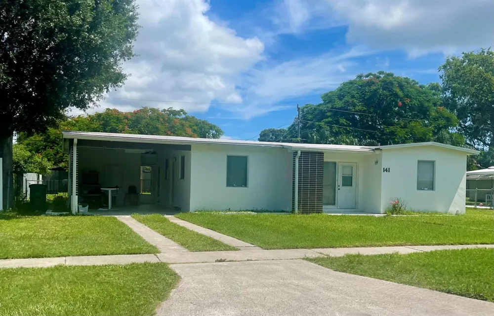 141 SE Bonita Court Port St. Lucie, FL 34983