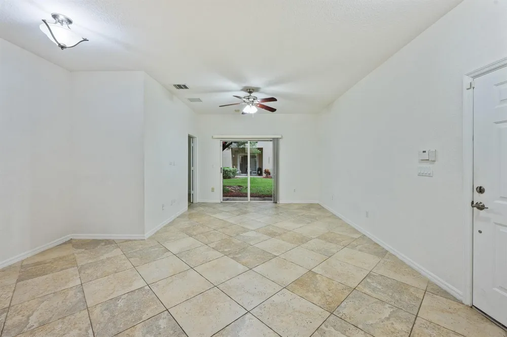 9143 Whistable Walk Tamarac, FL 33321