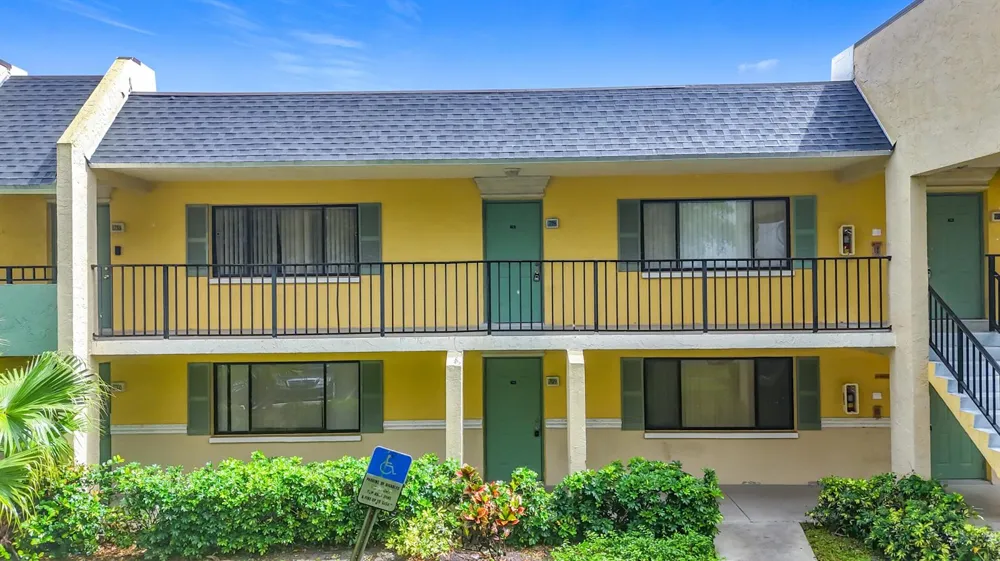 719 MEADOWS CIRCLE Boynton Beach, FL 33436
