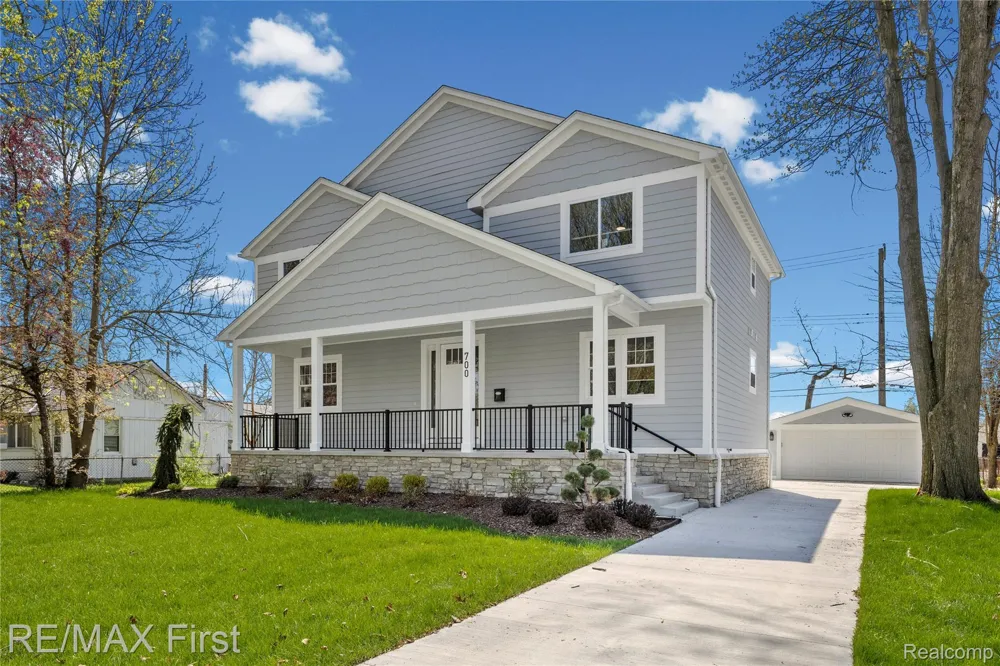 700 Devillen Avenue Royal Oak City, MI 48073