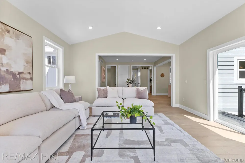 700 Devillen Avenue Royal Oak City, MI 48073