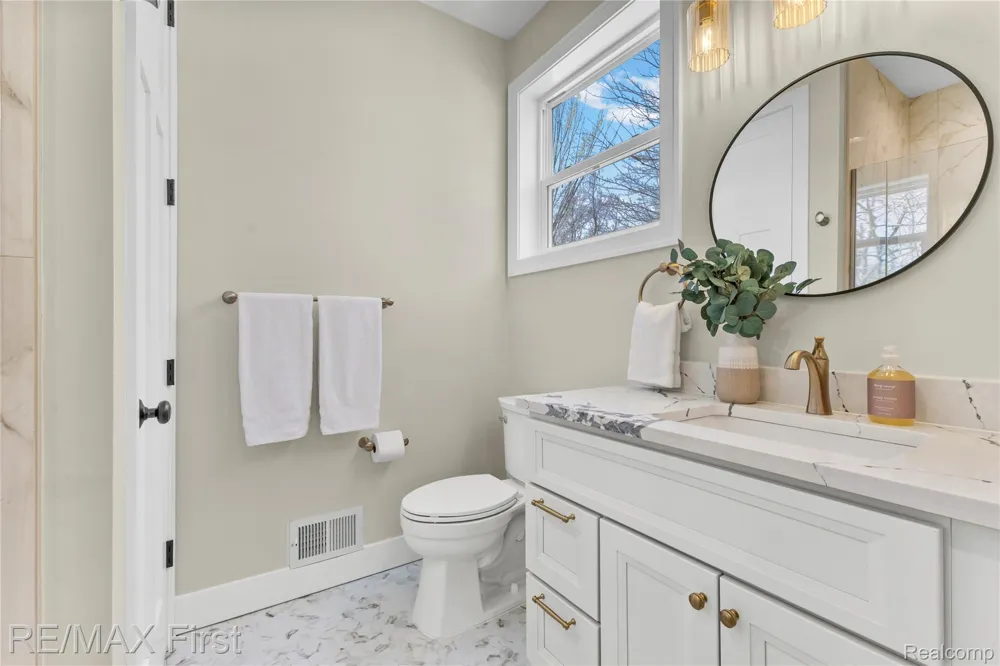 700 Devillen Avenue Royal Oak City, MI 48073