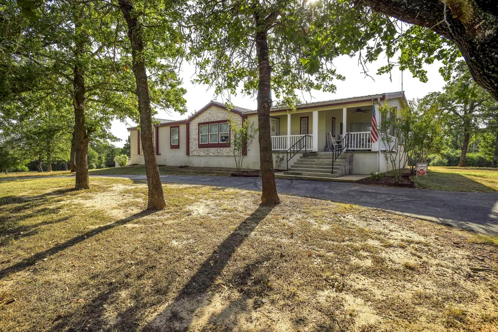 123 Split Oak Road Smithville, TX 78957