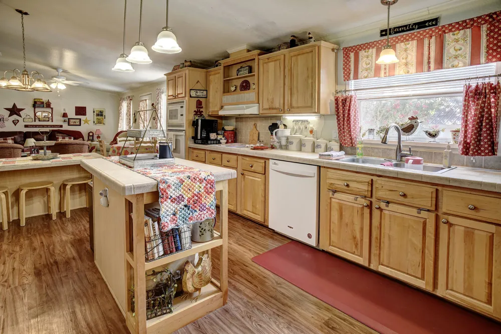 123 Split Oak Road Smithville, TX 78957