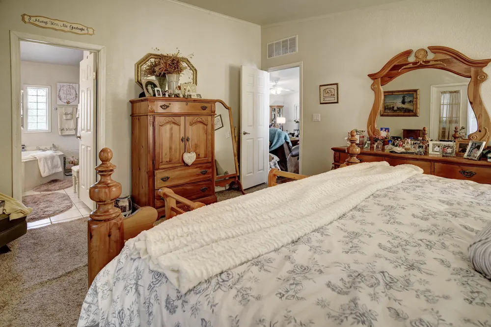 123 Split Oak Road Smithville, TX 78957