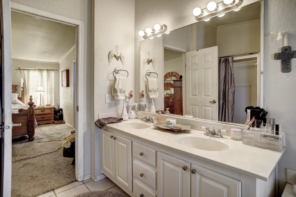 123 Split Oak Road Smithville, TX 78957