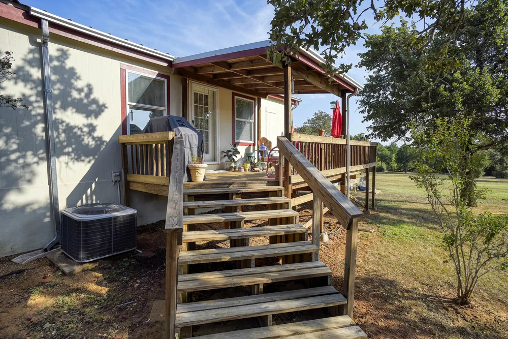 123 Split Oak Road Smithville, TX 78957