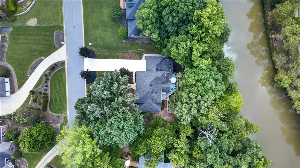 12190 Brookfield Club Drive Roswell, GA 30075