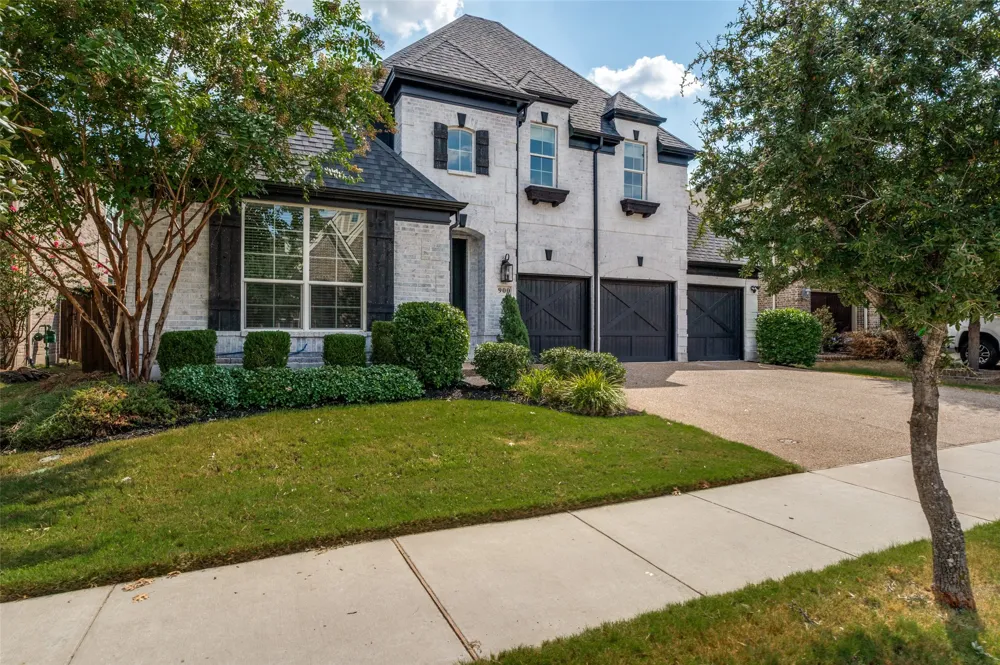 900 Southern Hills Way Aubrey, TX 76227