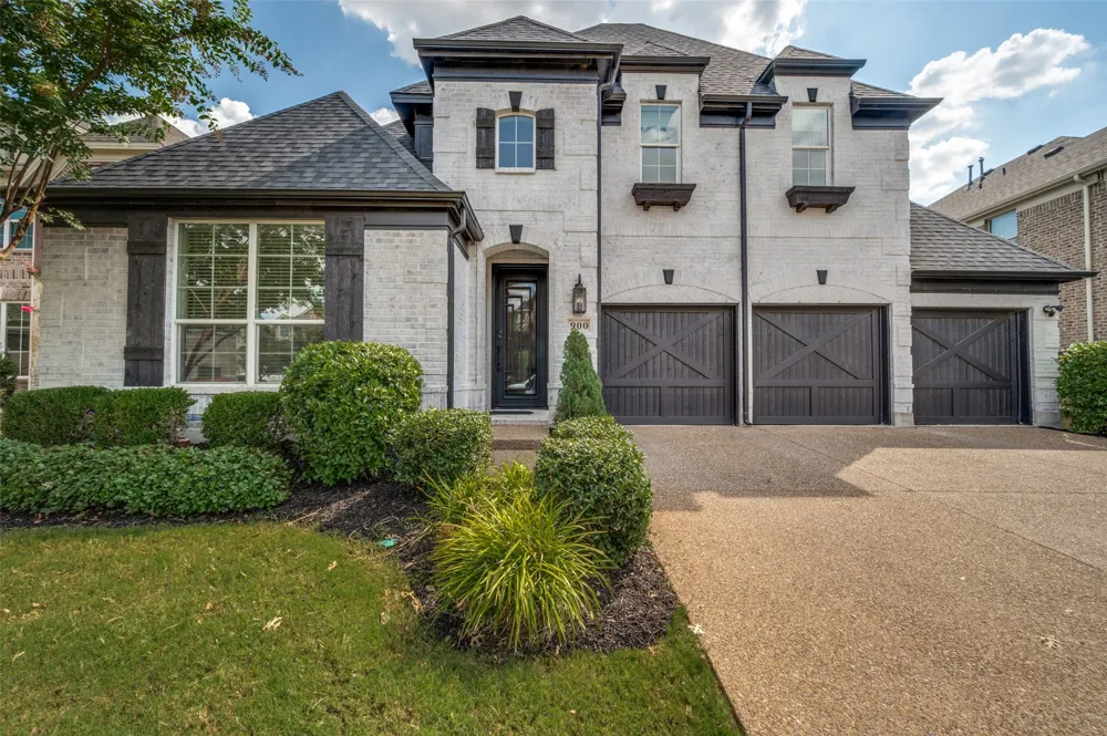 900 Southern Hills Way Aubrey, TX 76227