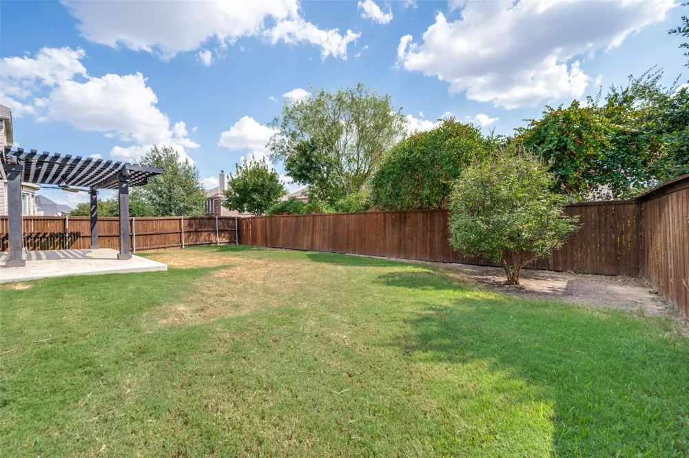 900 Southern Hills Way Aubrey, TX 76227