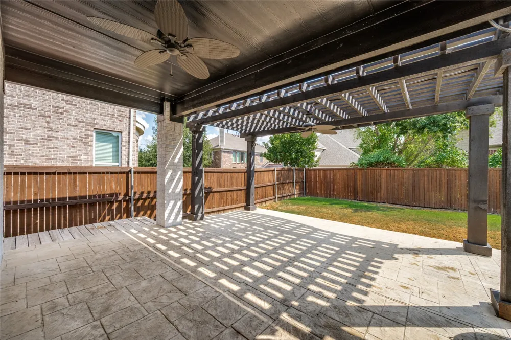 900 Southern Hills Way Aubrey, TX 76227