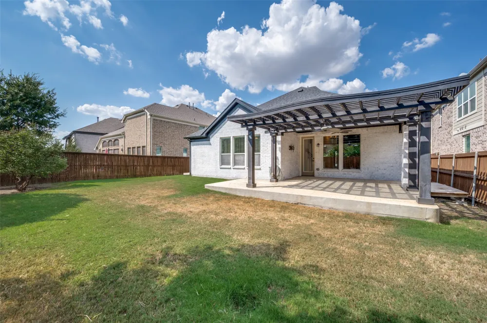 900 Southern Hills Way Aubrey, TX 76227