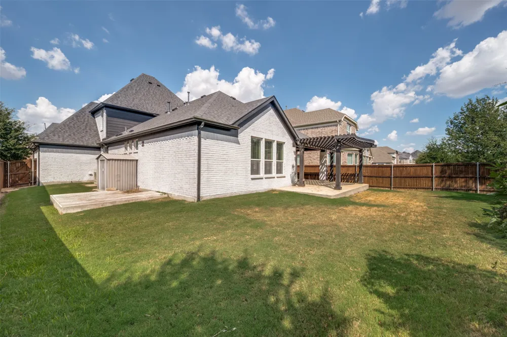 900 Southern Hills Way Aubrey, TX 76227