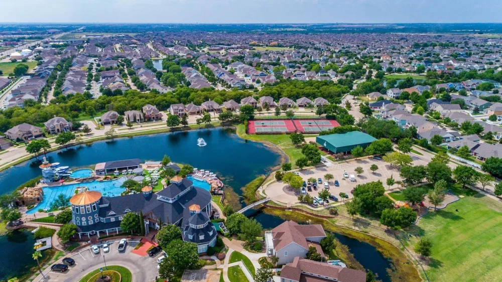 900 Southern Hills Way Aubrey, TX 76227