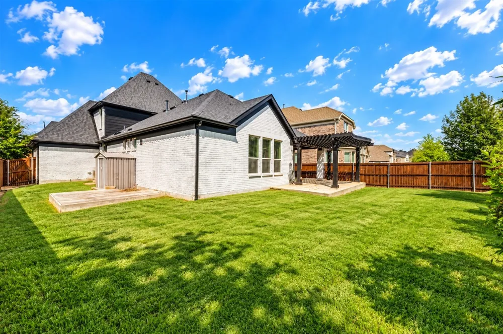 900 Southern Hills Way Aubrey, TX 76227